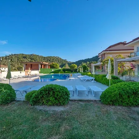 فيلة Golden Golf Villalari سَريغيرمه