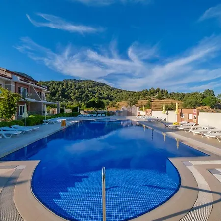 Golden Golf Villalari فيلة سَريغيرمه