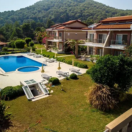 Golden Golf Villalari فيلة *